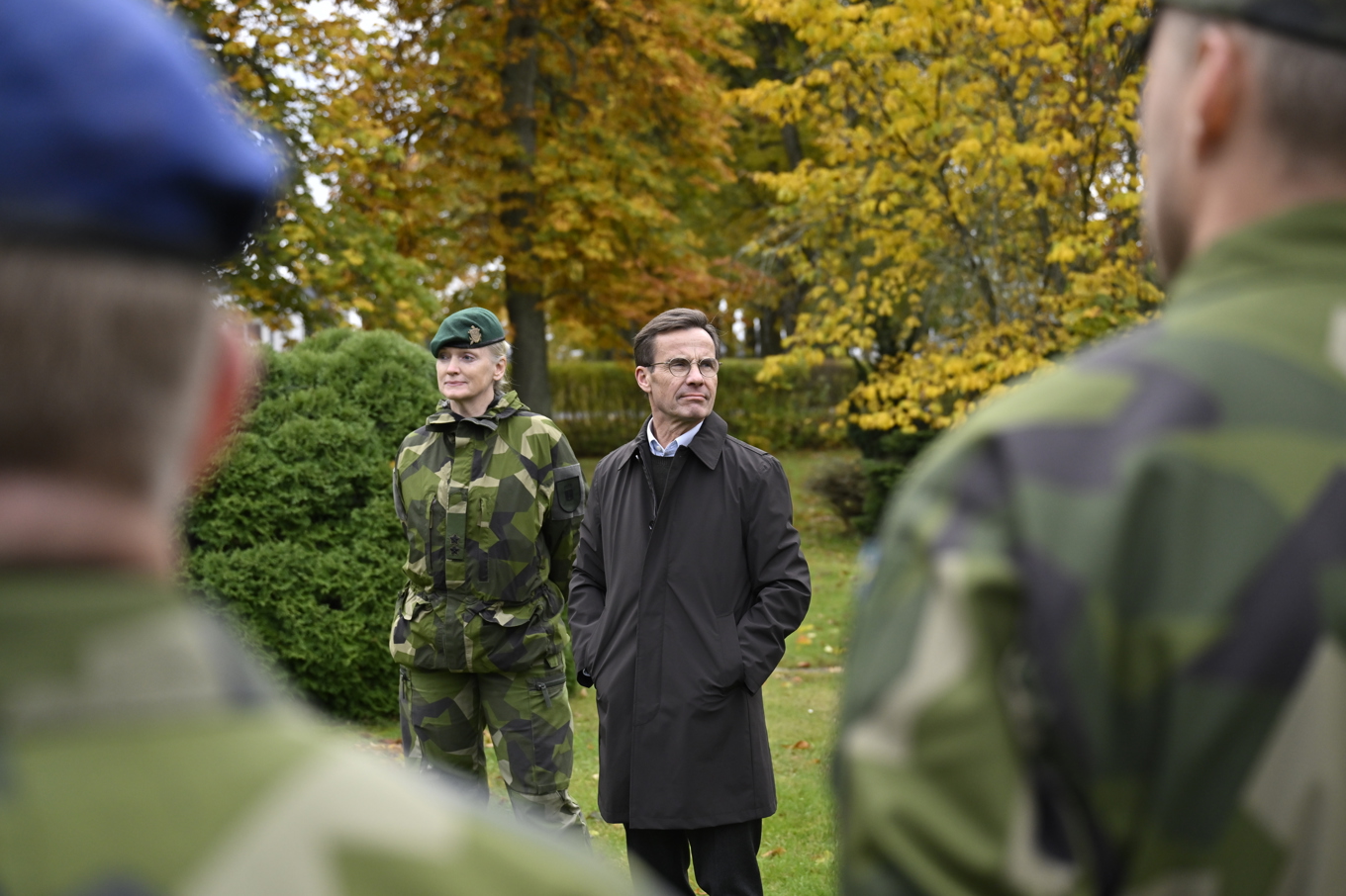 Generalmajor Lena Persson Herlitz till vänster om statsminister Ulf Kristersson. Arkivbild. Foto: Christine Olsson/TT