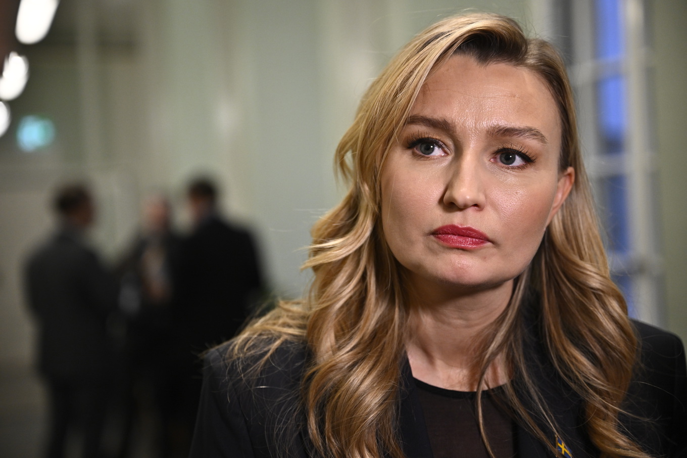 Energi- och näringsminister Ebba Busch (KD) möter medier efter mötet med näringsutskottet i riksdagen. Foto: Henrik Montgomery/TT