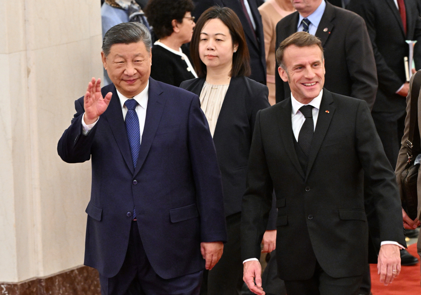 Kinas president Xi Jinping och Frankrikes president Emmanuel Macron. Foto: Adek Berry/AP/TT