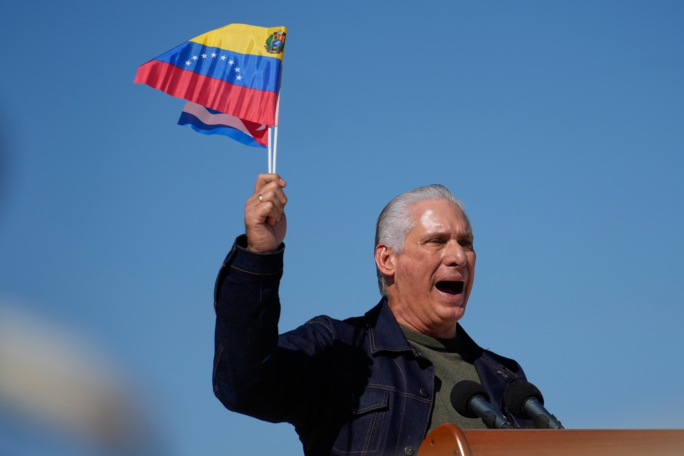 Kubas president Miguel Diaz-Canel i samband med evenemang till stöd för Venezuelas tillfångatagne ledare Nicolás Maduro. Bilden är tagen 3 januari. Foto: Ramon Espinosa/AP/TT