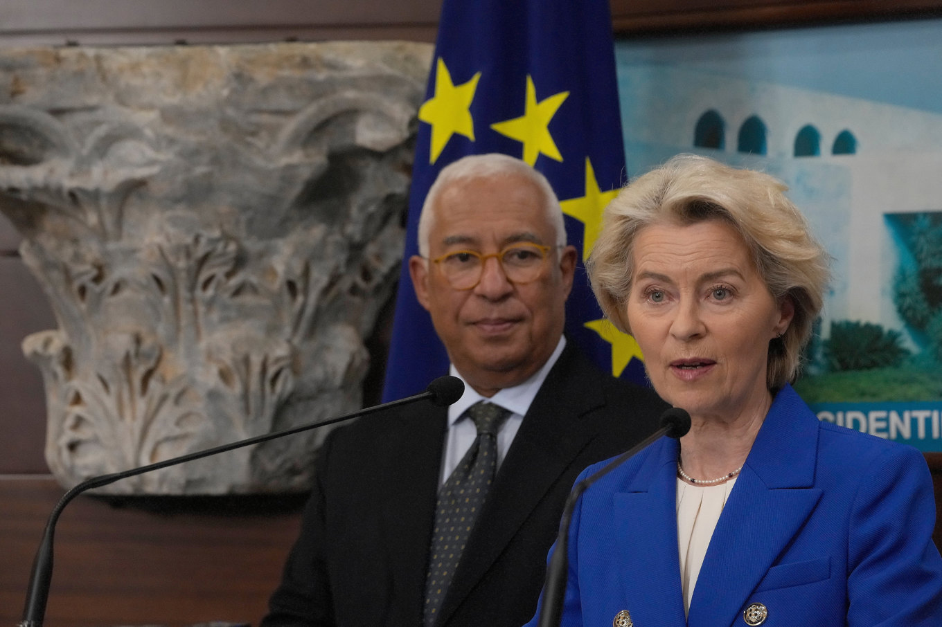 EU-kommissionens ordförande Ursula von der Leyen tillsammans med rådsordförande António Costa på besök i Beirut i förra veckan. Foto: Hussein Malla/AP/TT