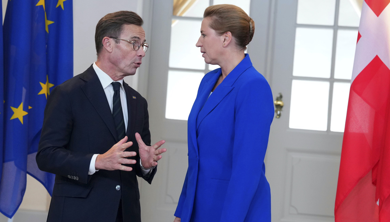 Sveriges Ulf Kristersson (M) aviserar stöd till sin danska kollega Mette Frederiksen. Arkivbild. Foto: Liselotte Sabroe/Ritzau Scanpix/AP
